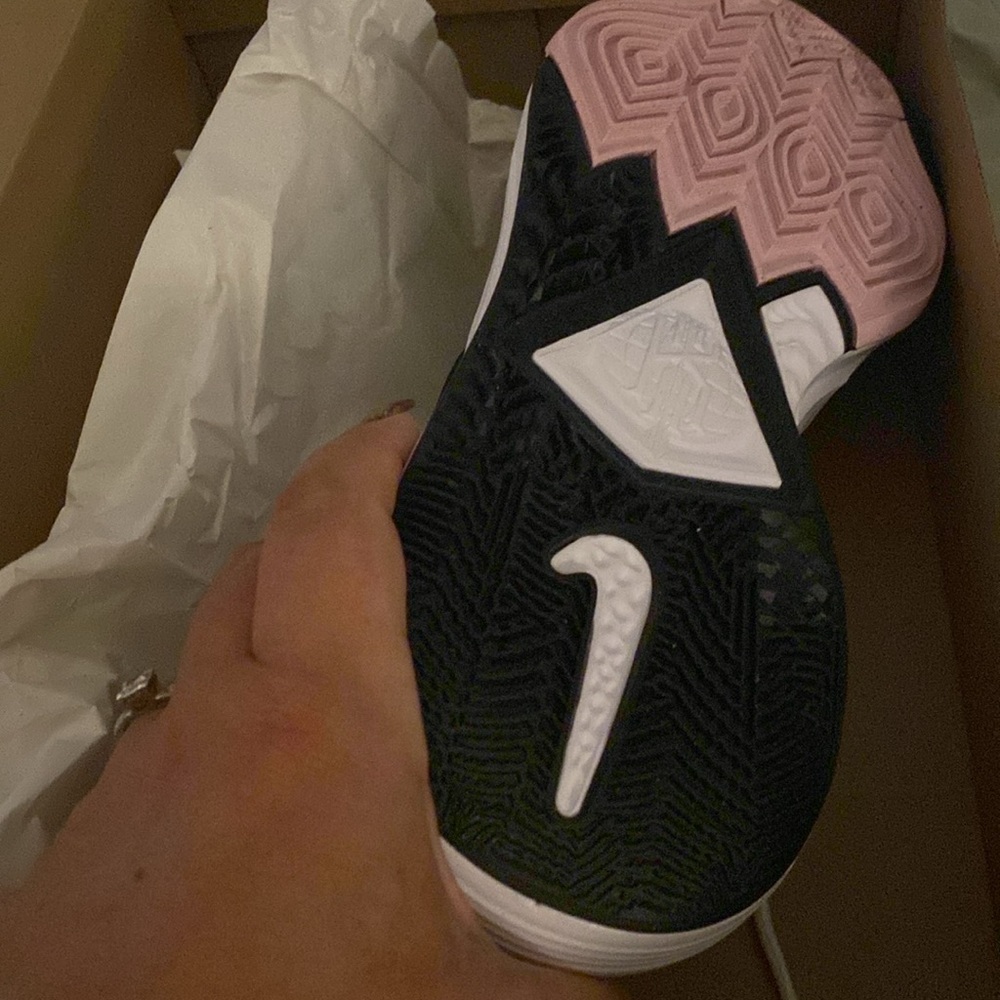 New Unreleased Kyrie irving 8 men’s 11.5 
Or women’s 13. - Picture 4 of 11
